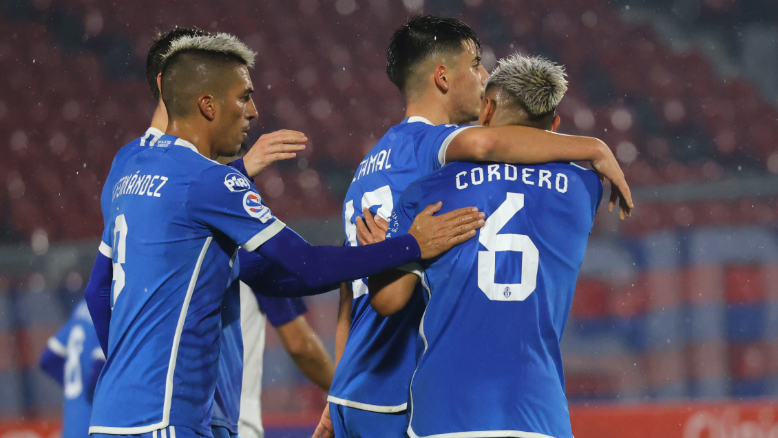 La U evitó el chaparrón ante Puente Alto con una goleada para avanzar en Copa Chile