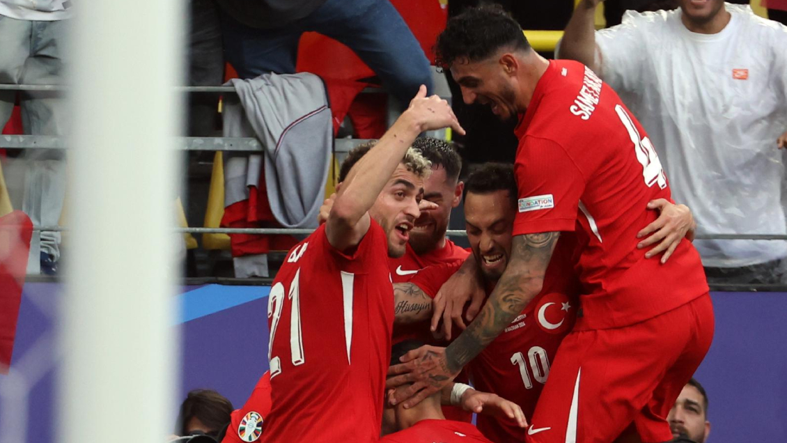 [VIDEO] Extraordinario: Turquía abrió la cuenta ante Georgia con impecable volea de Mert Müldür