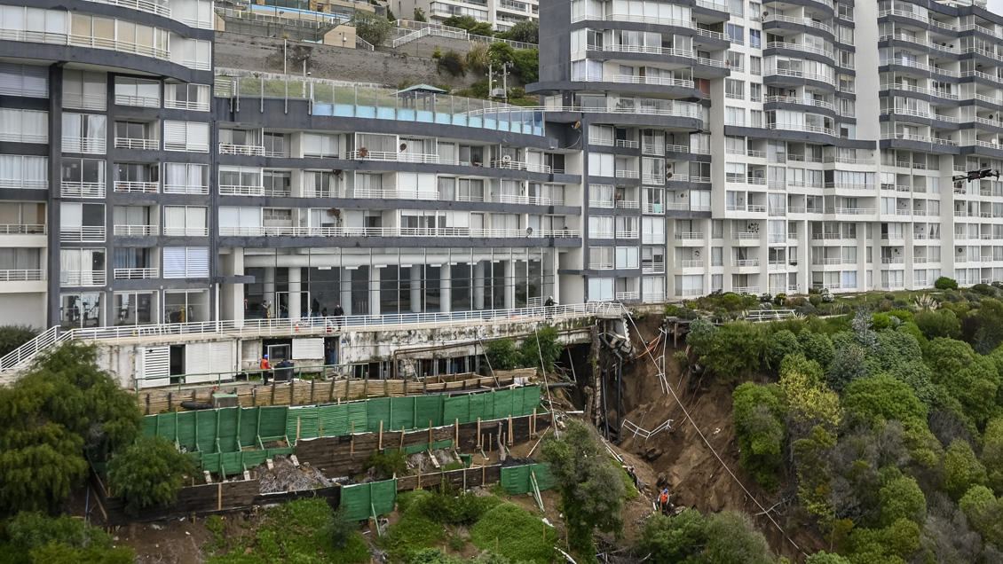 Viña del Mar declaró inhabitable edificio Euromarina II por socavón