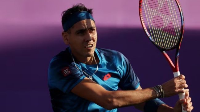 Alejandro Tabilo se hizo fuerte en el césped y venció a Davidovich en Queen's
