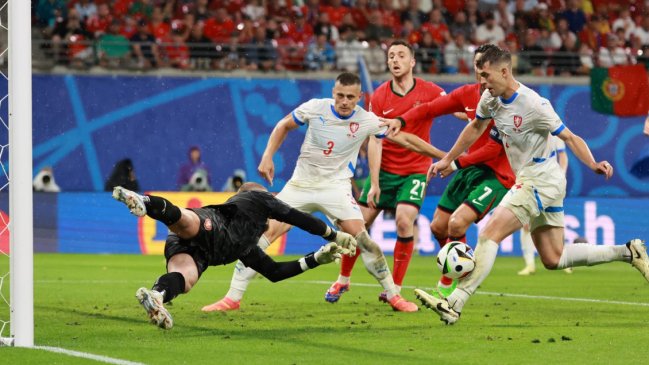[VIDEO] Hranac anotó en propia puerta el 1-1 para Portugal ante República Checa