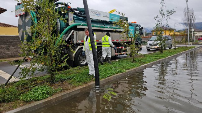 Casas entregadas el 2022 se inundaron en Isla de Maipo tras las lluvias