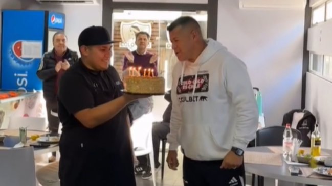 [VIDEO] Plantel de Colo Colo celebró el cumpleaños de Jorge Almirón