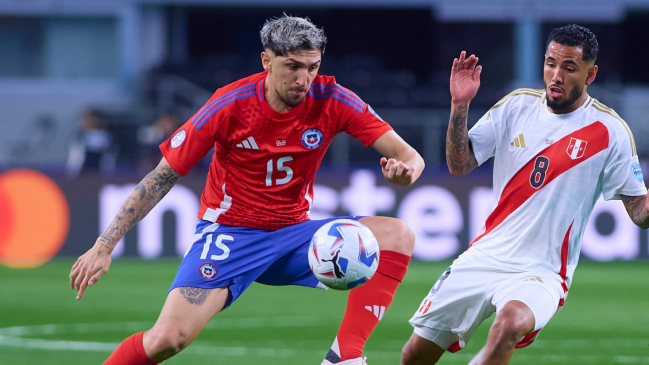 Diego Valdés presentó molestias y fue remplazado por Darío Osorio