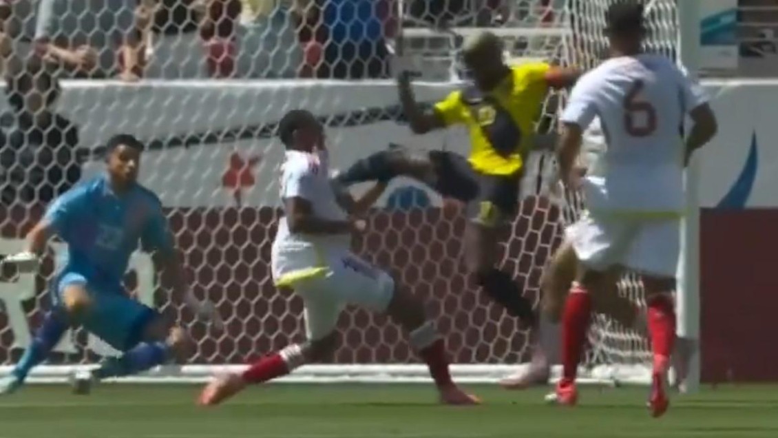 [VIDEO] La criminal patada de Enner Valencia dejó con uno menos a Ecuador ante Venezuela