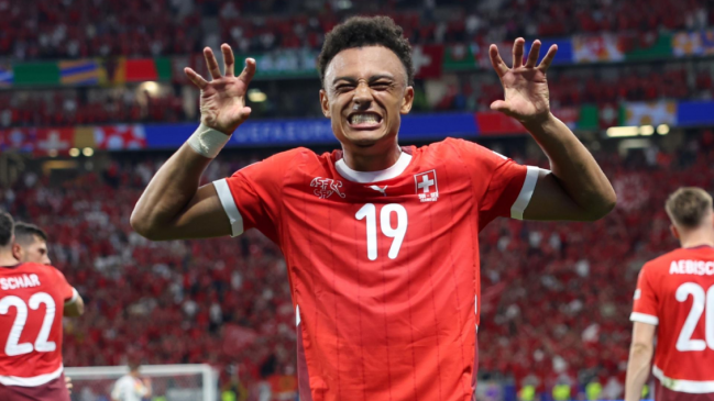 [VIDEO] Ndoye encendió a Suiza en la Euro con la apertura de la cuenta ante Alemania