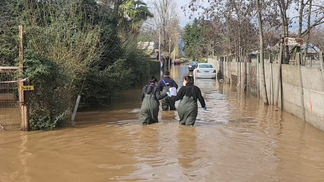 Veinte casas afectadas por el desborde de un estero en Graneros