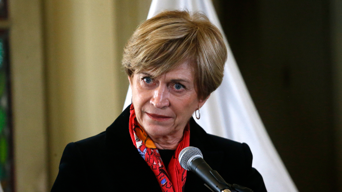 Matthei afirma que apoyaría el levantamiento del secreto bancario, pero con 