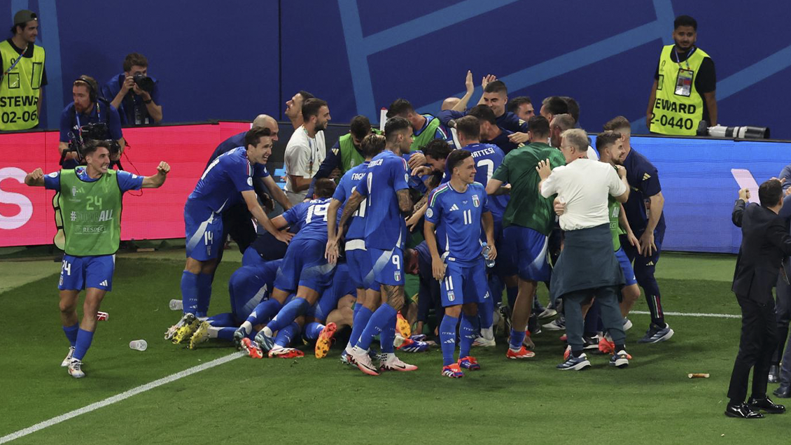 Italia logró esforzado pase a octavos con gol en los descuentos ante Croacia