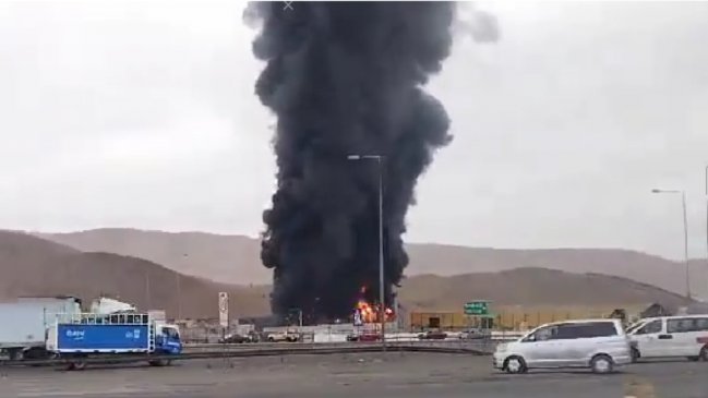 Incendio destruye galpón en sector La Azufrera de Alto Hospicio