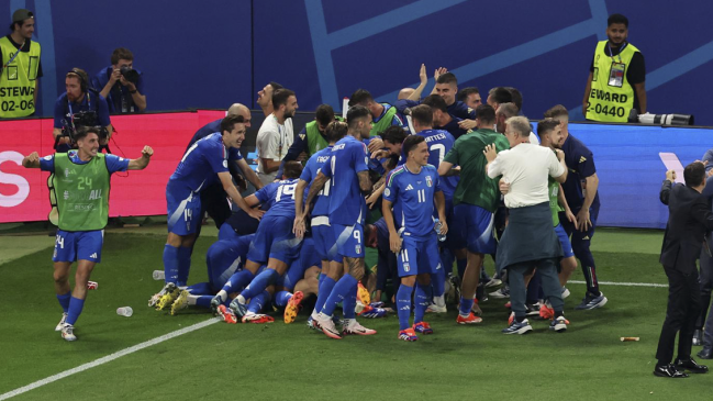 Italia logró esforzado pase a octavos con gol en los descuentos ante Croacia