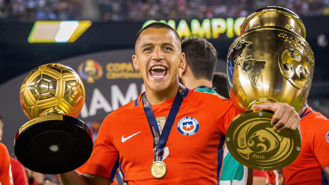 Chilenos pagaron para colocar foto de Alexis con la Copa América Centenario en Time Square