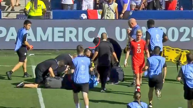Un árbitro asistente se desmayó en el primer tiempo del Perú-Canadá