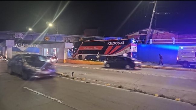 Bus de refuerzo por paro de ferrocarriles chocó en San Bernardo