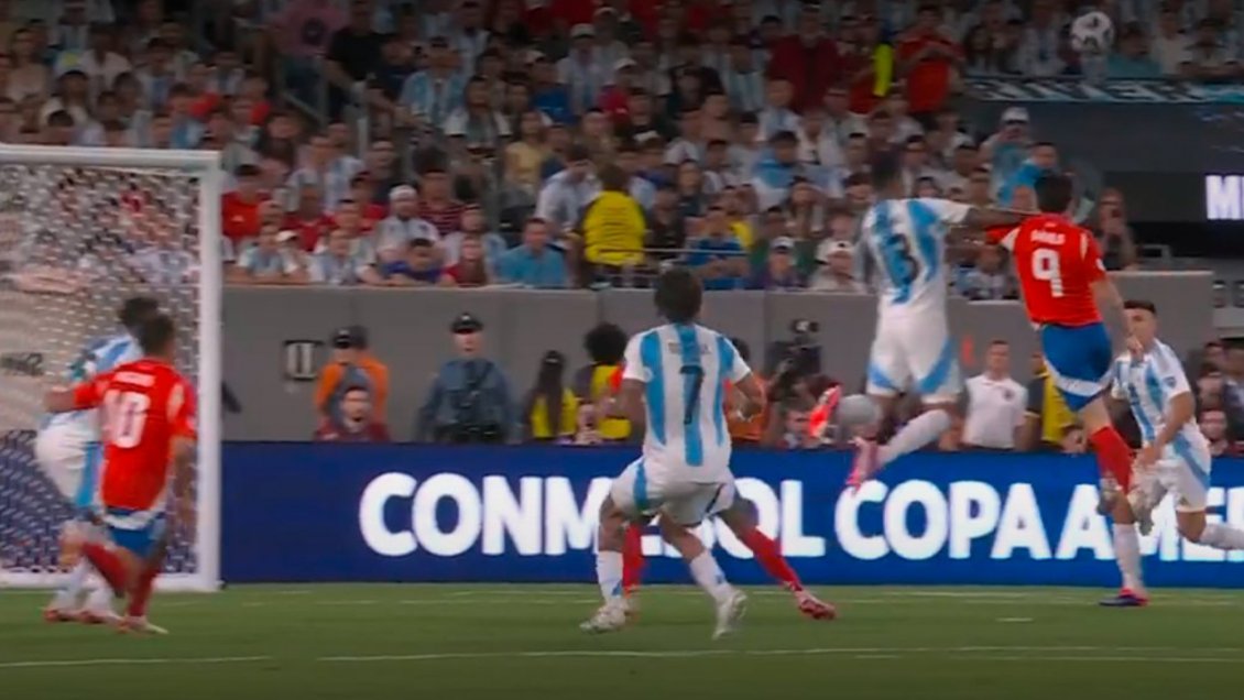 [VIDEO] ¿Y el VAR? El manotazo de 