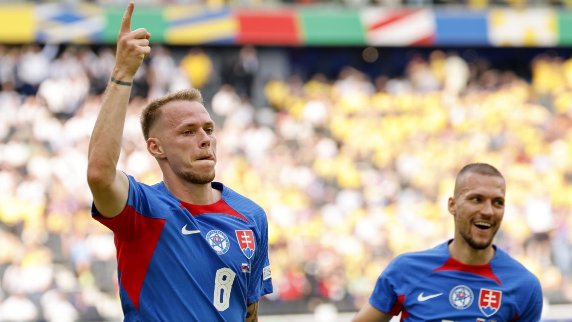 [VIDEO] ¡Cabezazo letal! Ondrej Duda adelantó a Eslovaquia ante Rumania