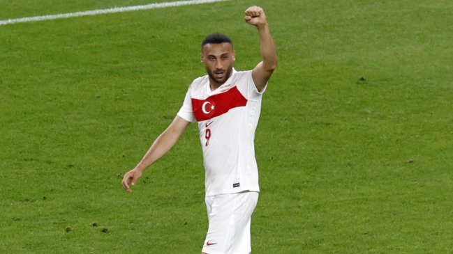[VIDEO] Cenk Tosun decidió el triunfo de Turquía con gol en los descuentos