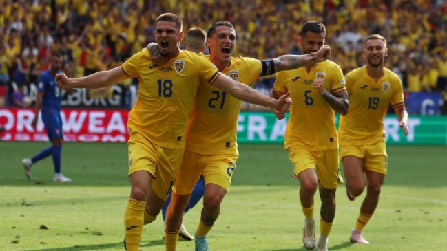 [VIDEO] Razvan Marin fusiló al portero eslovaco y anotó el empate para Rumania