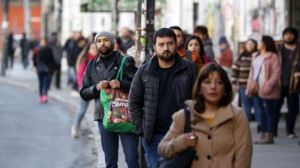   Pasajeros en Valparaíso repletan paraderos ante nueva jornada del paro de ferrocarriles 