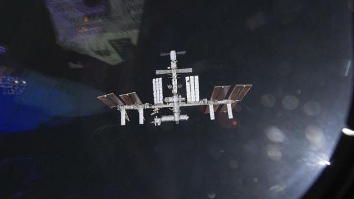 Astronautas en la EEI se refugian en sus cápsulas tras ruptura de un satélite ruso