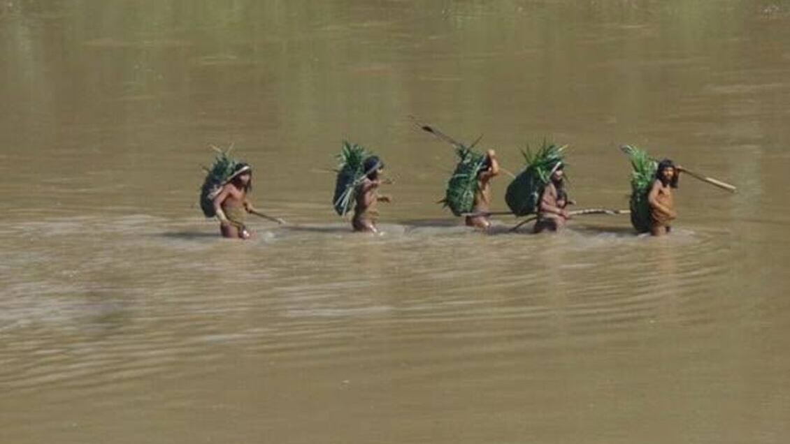 Perú: Indígenas salieron de su aislamiento para pedir comida