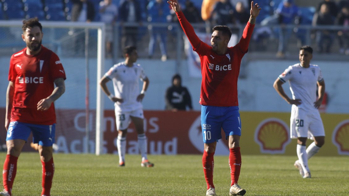 La UC y Wanderers disputan la revancha de su cruce por la Copa Chile