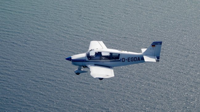 Tres muertos en caída de avioneta sobre autopista cerca de París