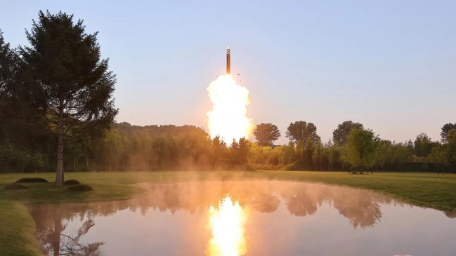 Corea del Norte lanzó dos misiles balísticos hacia el mar de Japón