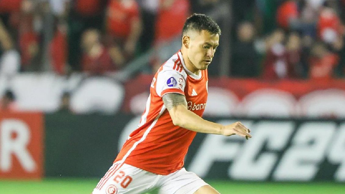 Charles Aránguiz vio acción en empate de Inter de Porto Alegre en el Brasileirao