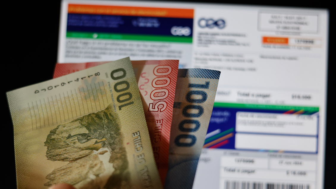 Oposición cuestiona decisión de congelar las cuentas de luz en 2022