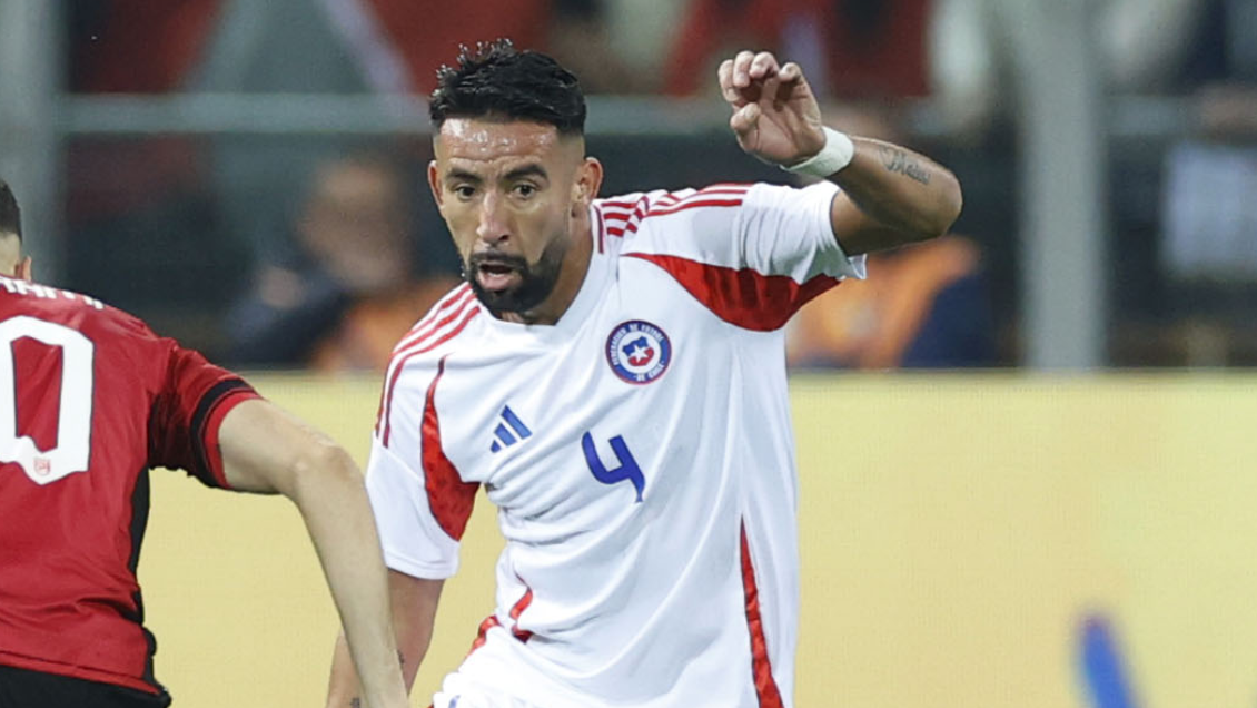 Mauricio Isla tomó la delantera para reforzar la defensa de Colo Colo