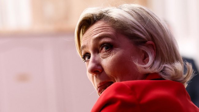 Le Pen acusó a Macron de preparar 