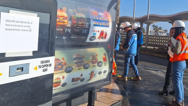 Local de comida rápida fue desconectado de red de alcantarillado por incumplimientos en su uso