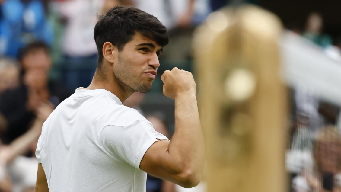 Carlos Alcaraz superó con solidez la segunda ronda en Wimbledon