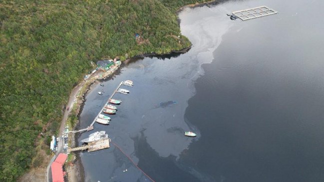 PDI investiga derrame de combustible en Puerto Chacabuco