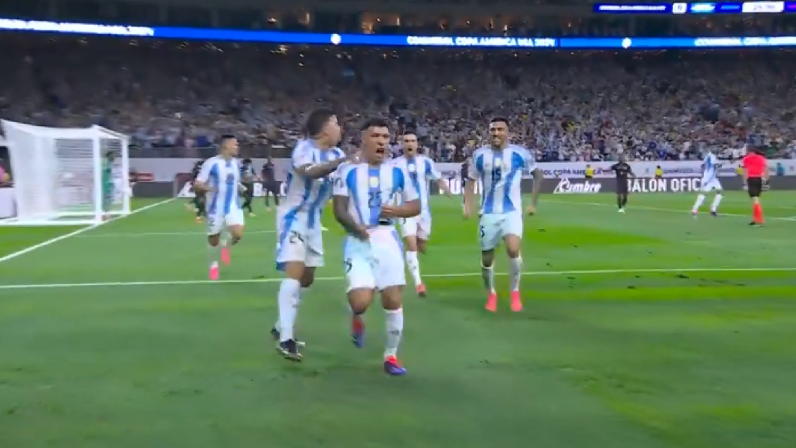 [VIDEO] Lisandro Martínez anotó el 1-0 para Argentina ante Ecuador