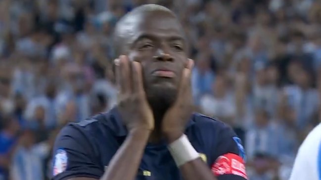 [VIDEO] Enner Valencia desperdició penal en choque con Argentina