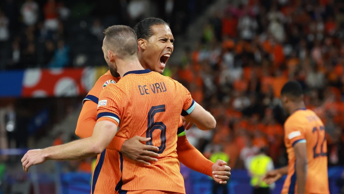 [VIDEO] De Vrij y un autogol de Muldur certificaron victoria de Países Bajos sobre Turquía