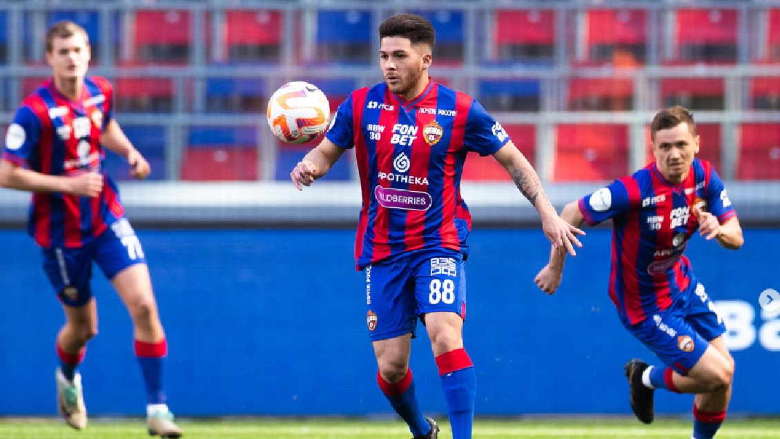 DT de CSKA Moscú salió al paso de polémica ausencia de Felipe Méndez