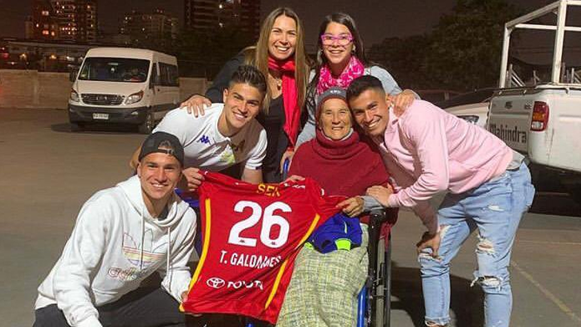 Unión Española comunicó deceso de icónica hincha Nancy Encalada, abuela de los Galdames