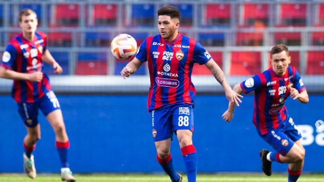 DT de CSKA Moscú salió al paso de polémica ausencia de Felipe Méndez