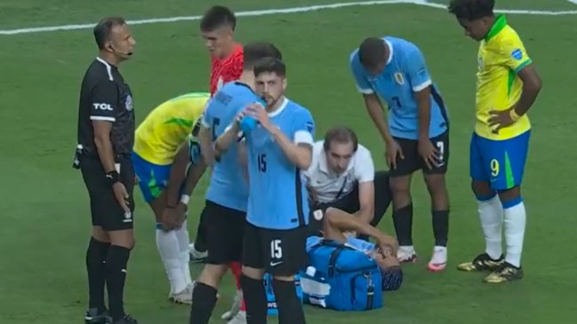 [VIDEO] Uruguay perdió a Araújo por lesión en el primer tiempo del duelo con Brasil