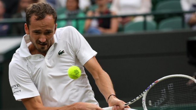 Medvedev avanzó por lesión de Dimitrov y se convirtió en rival de Sinner en cuartos de Wimbledon