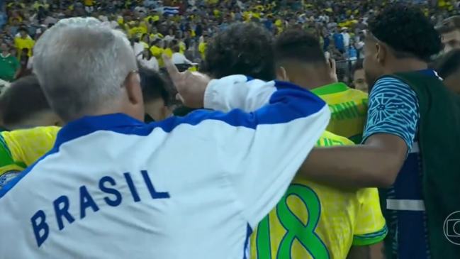 Dorival Júnior y la comentada postal contra Uruguay: Fue absurdo lo que hicieron