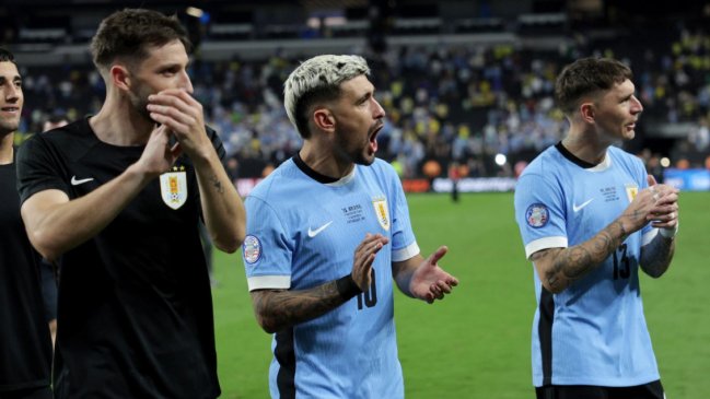 La selección de Uruguay demoró su viaje a Charlotte por problemas en el avión