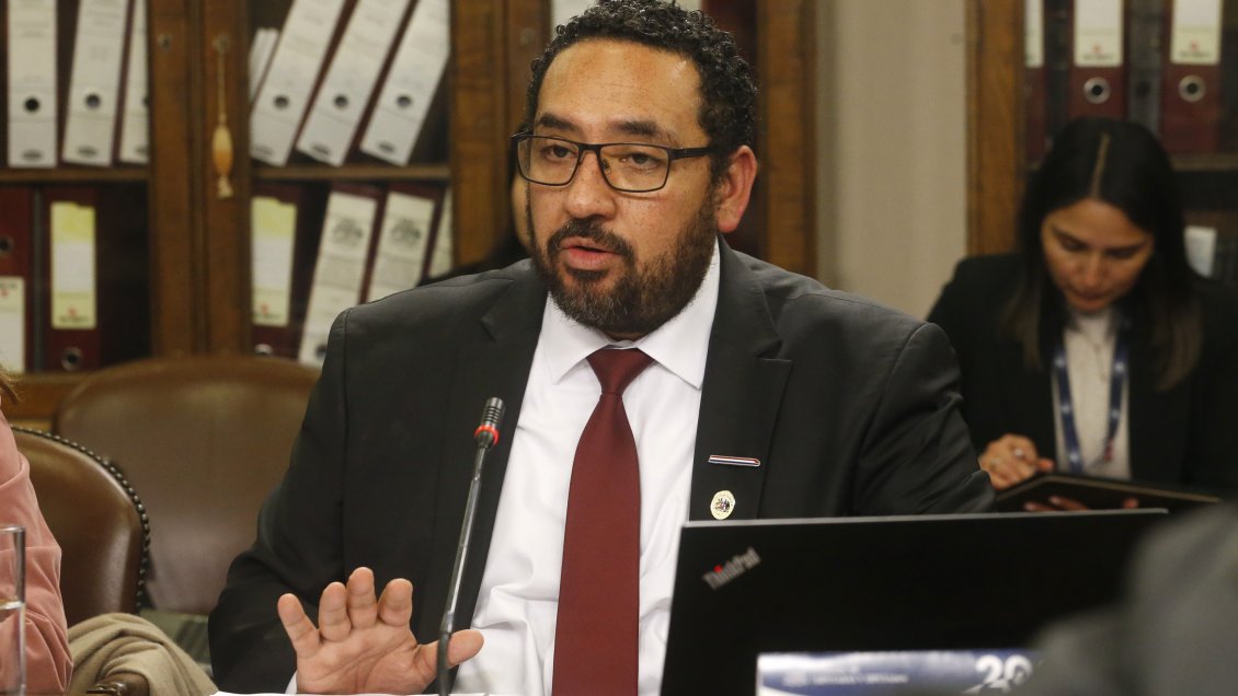 Cataldo y prohibición de celulares en colegios: En algunos niveles se recomienda no usarlos