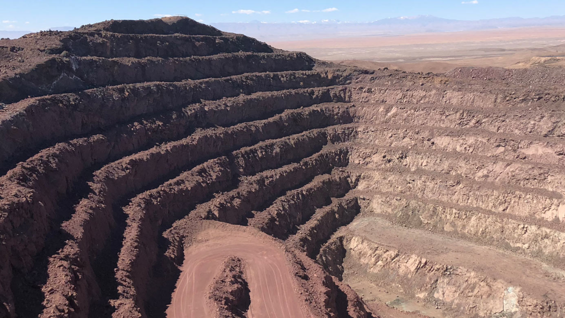 Expertos llegan a mina de Camarones para auxiliar a trabajador atrapado