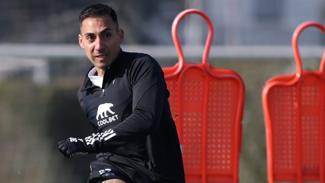 Javier Correa dejó la práctica y encendió las alarmas en Colo Colo