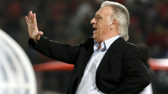 Alfio Basile fue internado por un 