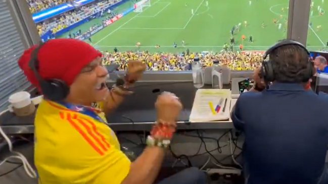 [VIDEO] La eufórica celebración de Carlos Valderrama con el triunfo de Colombia